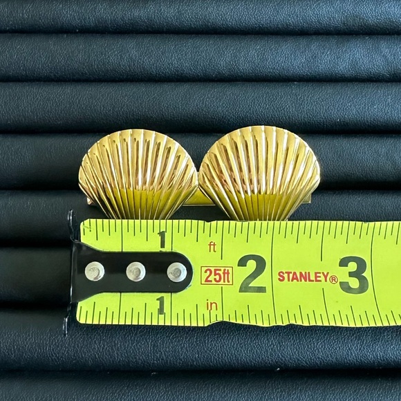 18K Gold-Plated Stainless Steel Shell Earrings - Picture 5 of 6